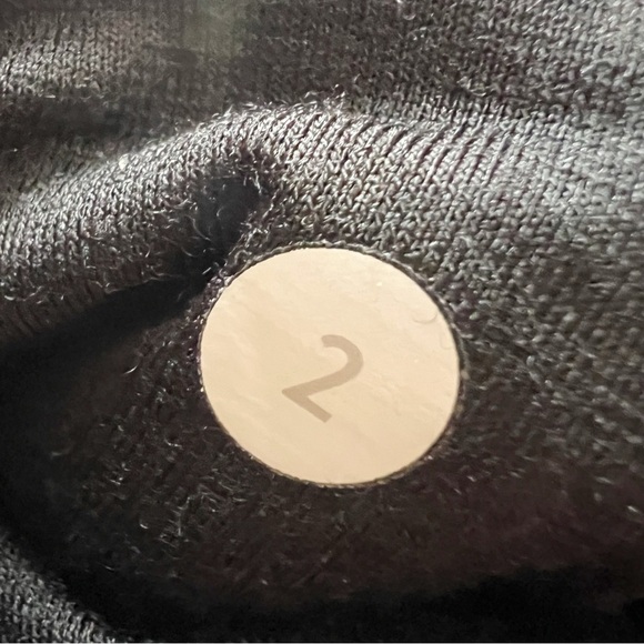 Lululemon Cropped Black High Rise Leggings Capri Length Size 2 Latex Side Panels - Picture 8 of 8